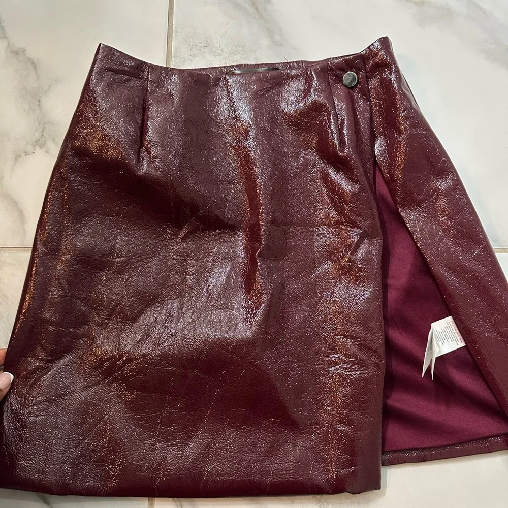 Elegant Burgundy Mini Skirt - Picture 3 of 6